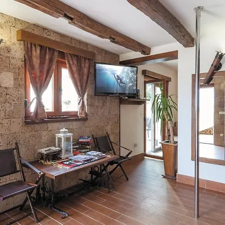 Luxury With Heated Pool, Jacuzzi And Sauna Feriehus Makarska