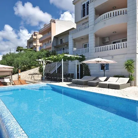 Luxury With Heated Pool, Jacuzzi And Sauna