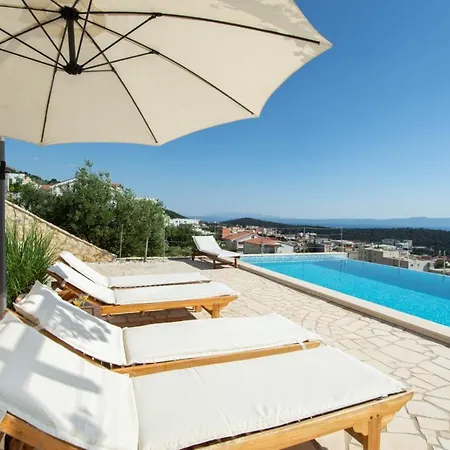 Luxury With Heated Pool, Jacuzzi And Sauna Сasa de vacaciones