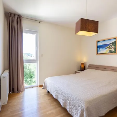 Luxury With Heated Pool, Jacuzzi And Sauna Feriehus Makarska