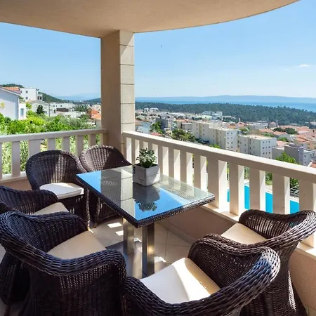 Luxury With Heated Pool, Jacuzzi And Sauna Сasa de vacaciones Makarska