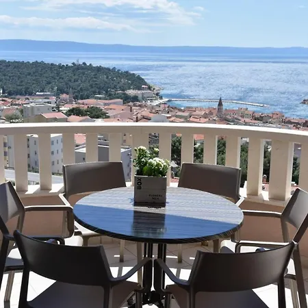 Luxury With Heated Pool, Jacuzzi And Sauna Feriehus Makarska