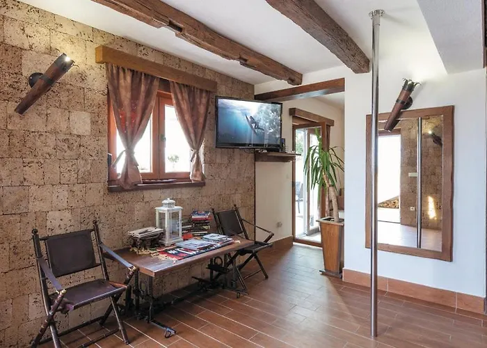 Luxury With Heated Pool, Jacuzzi And Sauna بيت للعطل ماكارسكا