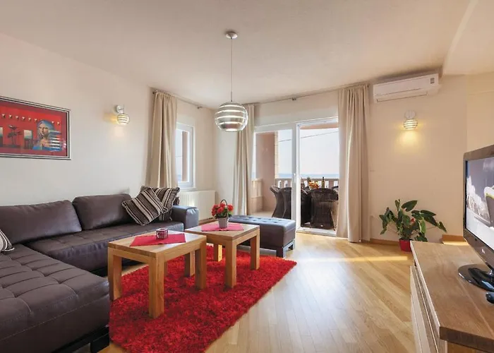 Luxury With Heated Pool, Jacuzzi And Sauna بيت للعطل