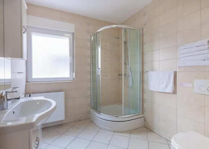 بيت للعطل Luxury With Heated Pool, Jacuzzi And Sauna *