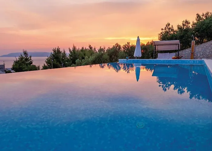 Luxury With Heated Pool, Jacuzzi And Sauna بيت للعطل *