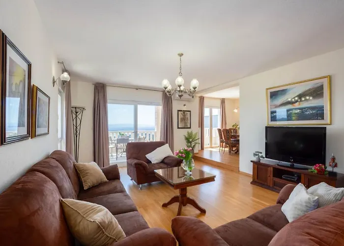 Luxury With Heated Pool, Jacuzzi And Sauna بيت للعطل *