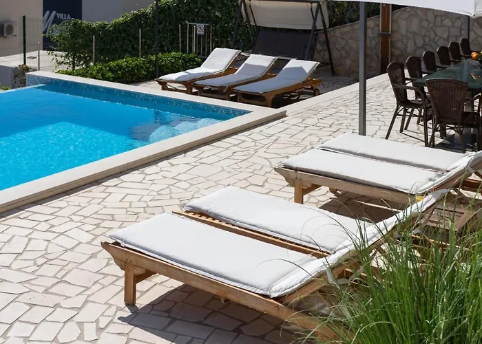 Luxury With Heated Pool, Jacuzzi And Sauna ماكارسكا