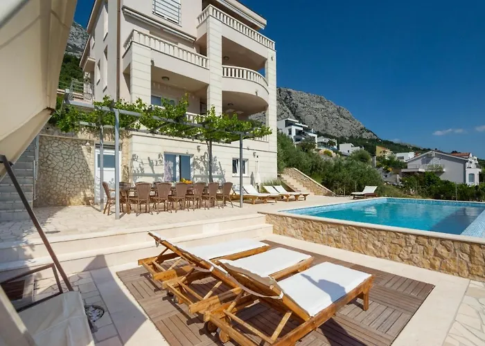 Luxury With Heated Pool, Jacuzzi And Sauna ماكارسكا