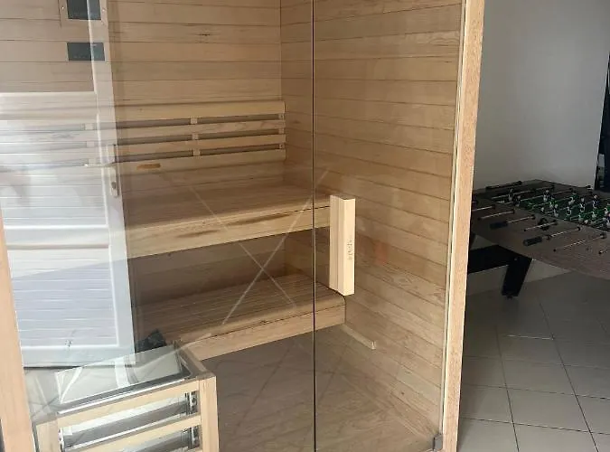 Luxury With Heated Pool, Jacuzzi And Sauna بيت للعطل *