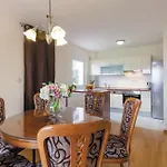 Luxury With Heated Pool, Jacuzzi And Sauna 度假居