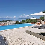 Luxury With Heated Pool, Jacuzzi And Sauna 马卡尔斯卡