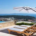 度假居 Luxury With Heated Pool, Jacuzzi And Sauna *