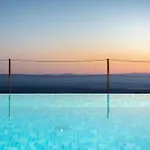 Luxury With Heated Pool, Jacuzzi And Sauna * 马卡尔斯卡