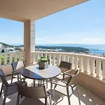 Luxury With Heated Pool, Jacuzzi And Sauna 马卡尔斯卡