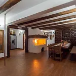 Luxury With Heated Pool, Jacuzzi And Sauna 度假居 *