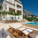 Luxury With Heated Pool, Jacuzzi And Sauna 马卡尔斯卡