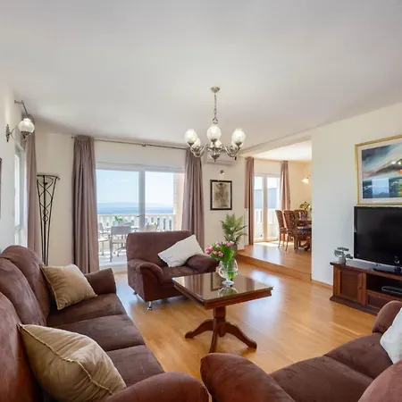 Luxury With Heated Pool, Jacuzzi And Sauna بيت للعطل *